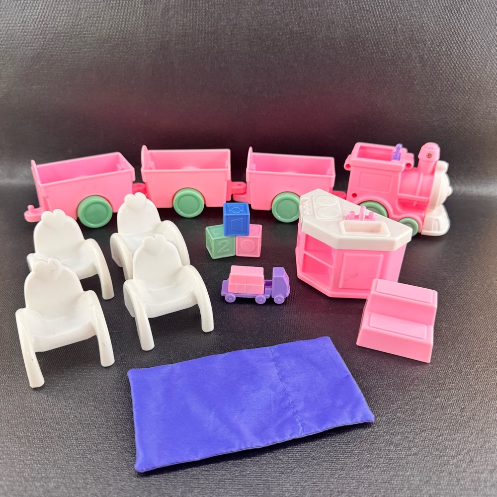 Vintage 1996 MATTEL BARBIE KELLY Nursery School Playset Partial Set
